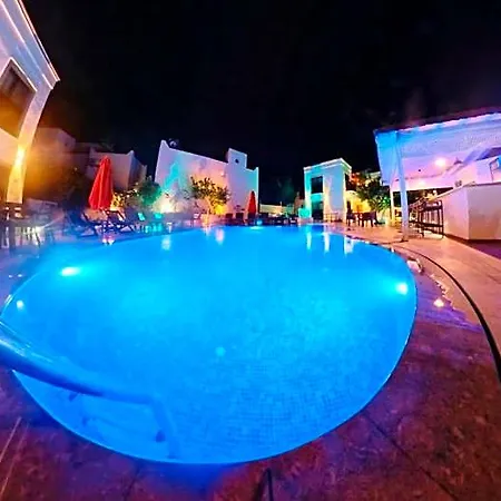 ホテル Derin Bodrum グムベット